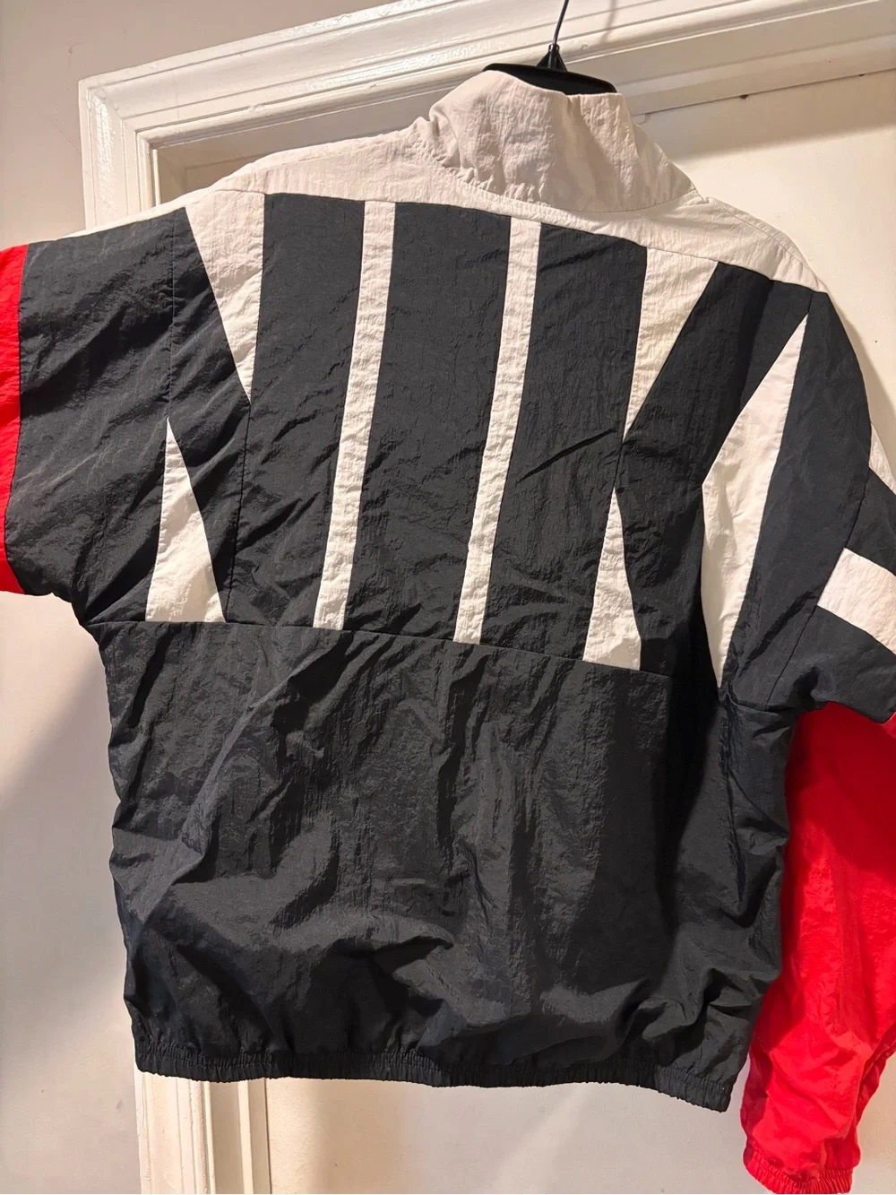 Nike Men’s White/Black/Red Colorblock Windbreaker